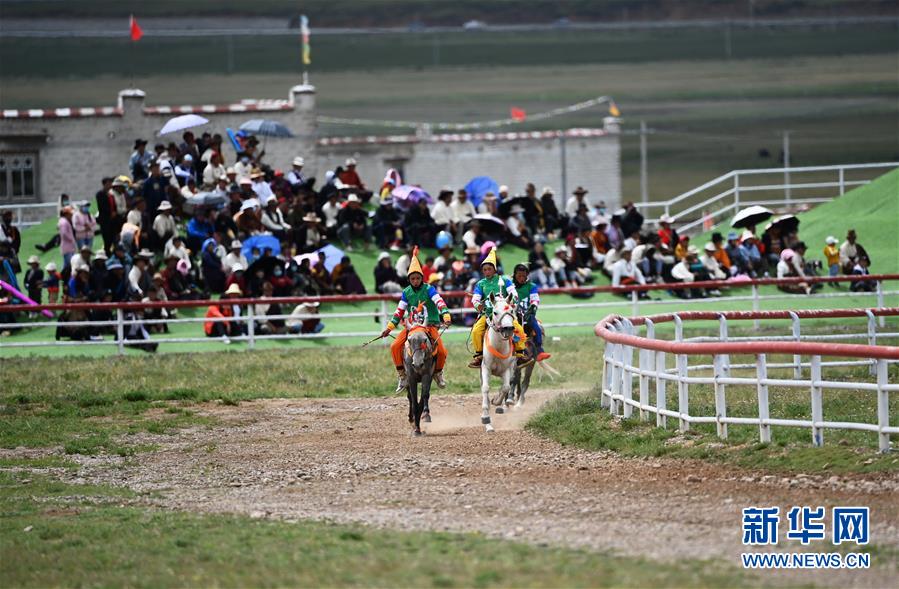 10 صور من مهرجان سباق الخيول فوق جبال التبت