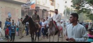 بالصور.. الخيول تتقدم مسيرة انتخابية في بني سويف