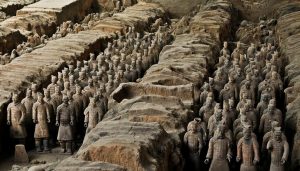 صورة.. 520 حصان بمنحوتات عالمية لجيش الطين الصيني