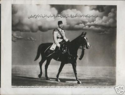 35 صورة تروي تاريخ الملك فاروق مع عشق الخيول