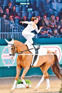 "آنا كافالارو" بطلة العالم في الرقص على الخيول