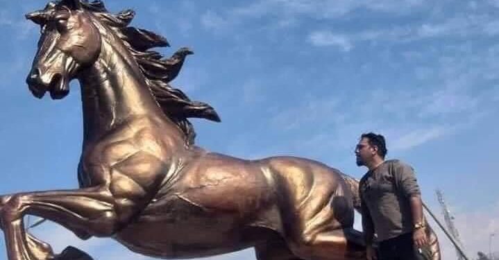 شاهد.. تمثال حصان الفالوجة يزين مدينة الأنبار العراقية