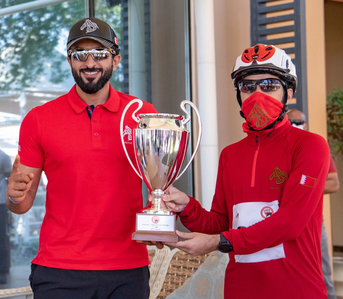 بالصور.. فريق فيكتوريوس يفوز بلقب سباق القدرة الدولي في البحرين لمسافة 120 كيلو متر