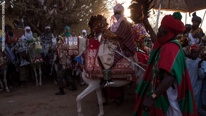 بالصور.. موكب الخيول الأميري في مدينة كانو النيجيرية