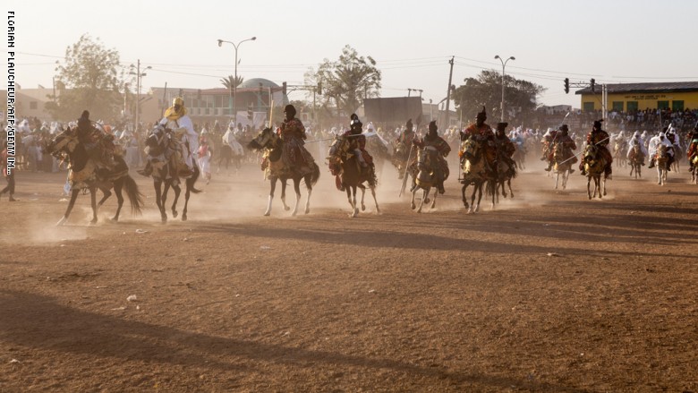 بالصور.. موكب الخيول الأميري في مدينة كانو النيجيرية