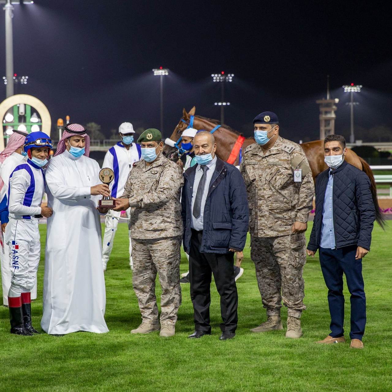 الحصان ولد أخيل يحقق لقب سباق كأس وزارة الدفاع السعودية