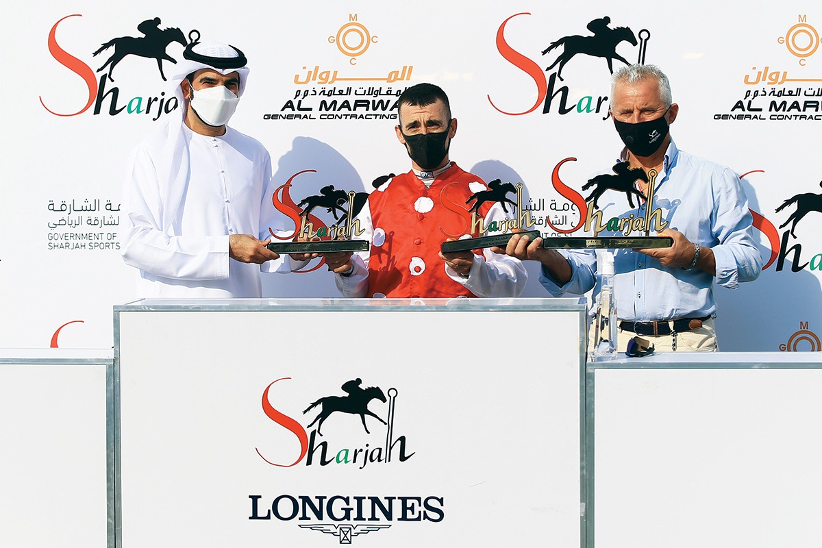 بالصور.. 5 خيول ترافق الحصان "جوال" على منصات تتويج سباق كأس رئيس الإمارات
