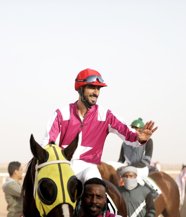 بالصور.. تتويج الحصانين "صمود" و "ظفرة" بكأس الحفل الثامن لنادي أبو ظبي للفروسية