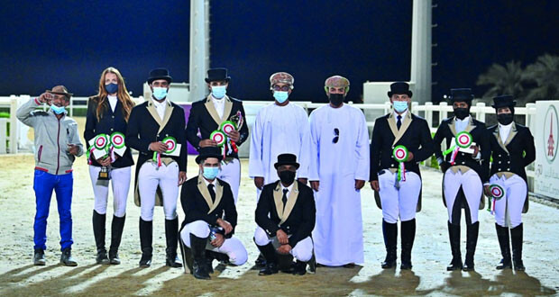 أسماء الفرسان الفائزين ببطولة المسابقة الثالثة لأدب الخيل في مزرعة الرحبة بسلطنة عمان