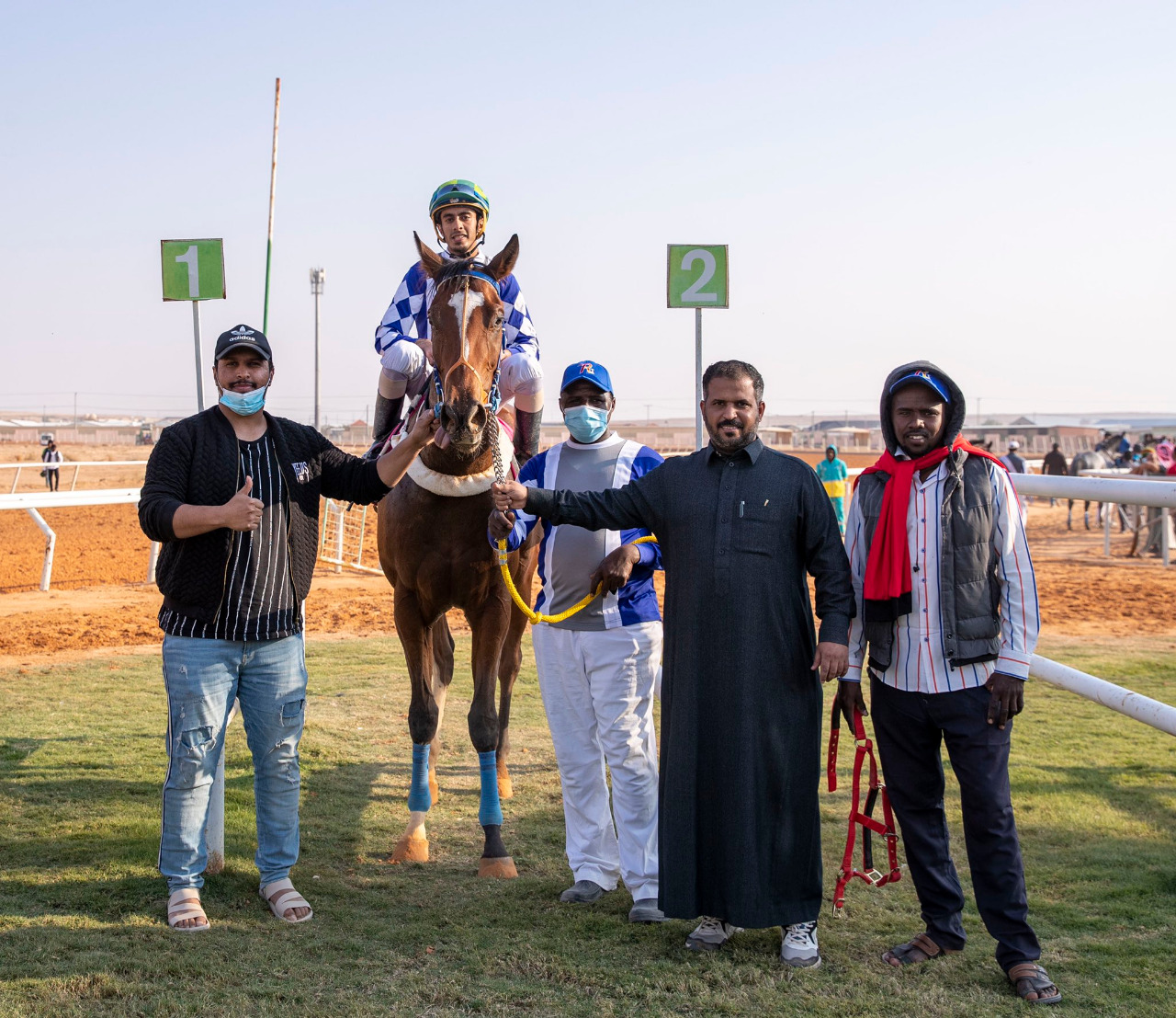بالصور.. احتفالات 7 خيول وفرسان بالفوز في أشواط الحفل الـ13 لميدان الجنادرية السعودي