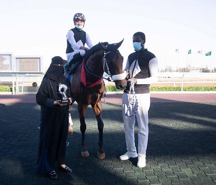 بالصور.. سارة القحطاني تروي رحلة الوصول للقب أول مدربة سباقات خيل بالسعودية