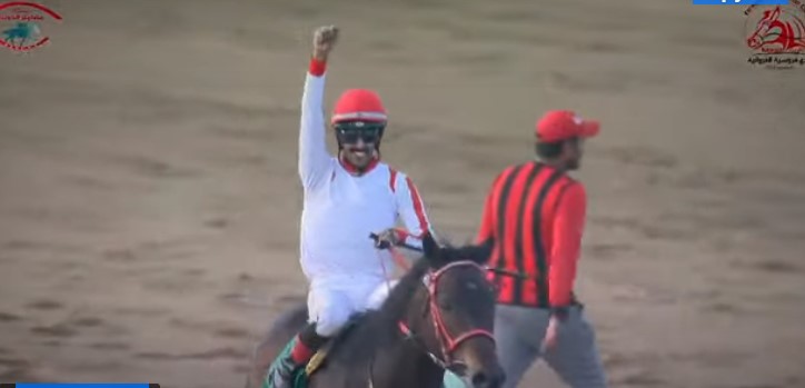 مسك الختام.. الحصان "أخو نجله" يفوز بكأس سباق ولي العهد الكويتي (صور)