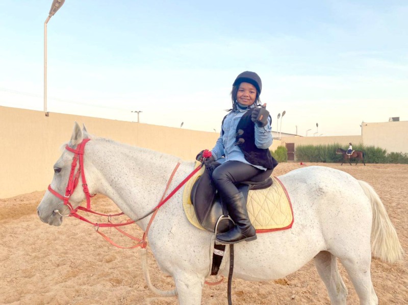 الفارسة الصغيرة دانا خالد: طموحي المشاركة في سباقات الخيل