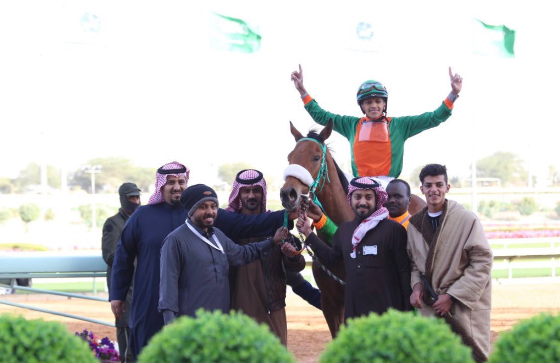 الحصان المقصب يمثل شعار اسطبل الأمير محمد بن سلطان بكأس السعودية 2021