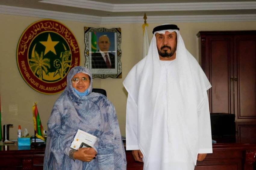 بالصور.. مهر عربي أصيل هدية من الرابطة الموريتانية للفروسية للسفير الإماراتي