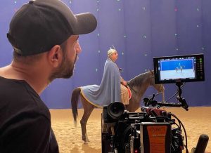 ماجد الكدواني يظهر في كواليس فيلمه الجديد على ظهر حصان