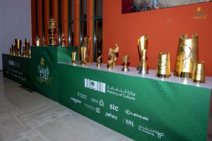 بجائزة تصل لـ20 الف ريال.. رئيس هيئة الفروسية يكرم الفائزين بتصميم كؤوس وجوائز كأس السعودية