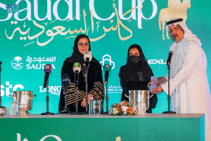 بجائزة تصل لـ20 الف ريال.. رئيس هيئة الفروسية يكرم الفائزين بتصميم كؤوس وجوائز كأس السعودية