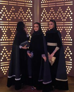 الملابس الثراثية السعودية تزين اطلالات الحضور في كأس السعودية